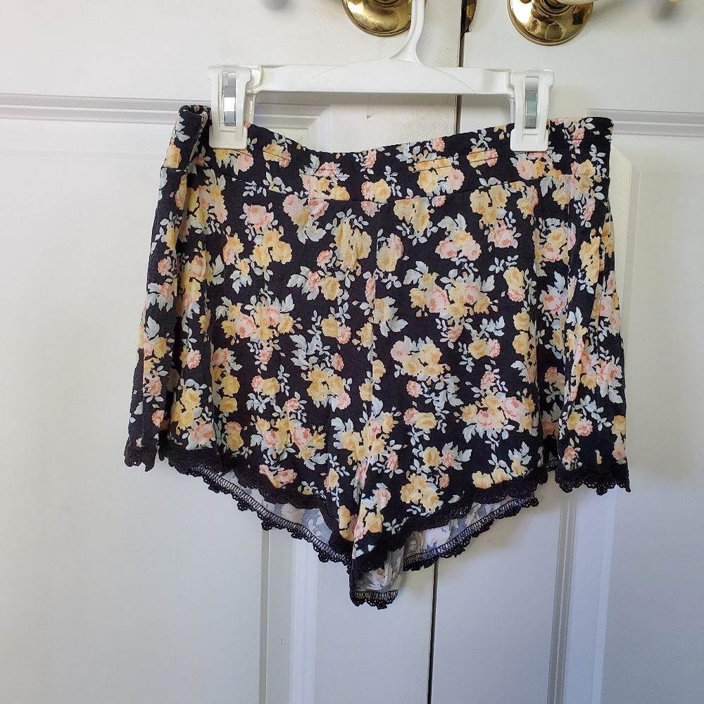 H&M Divided Floral Lace Hem Shorts